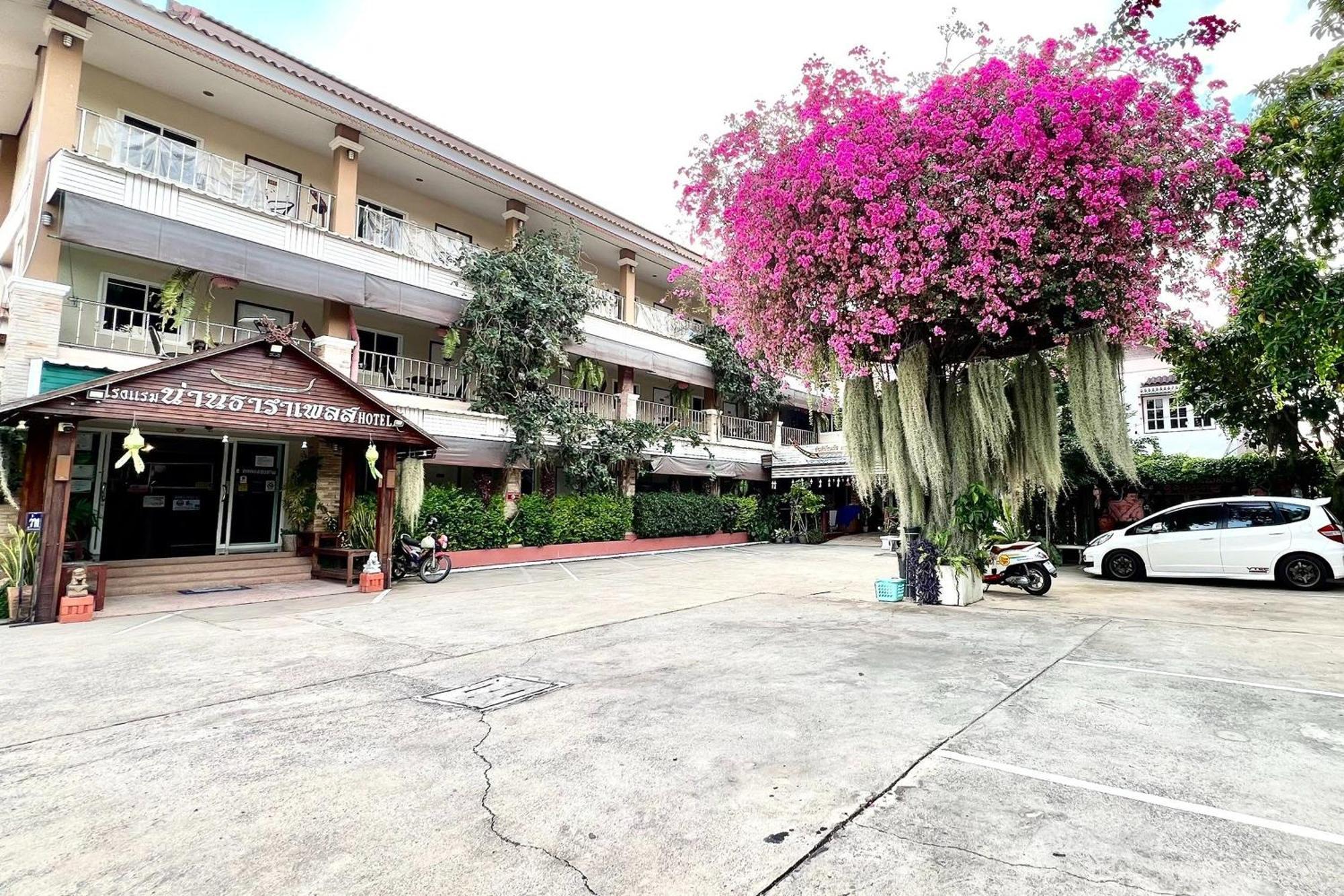 Nan Thara Place Exterior photo