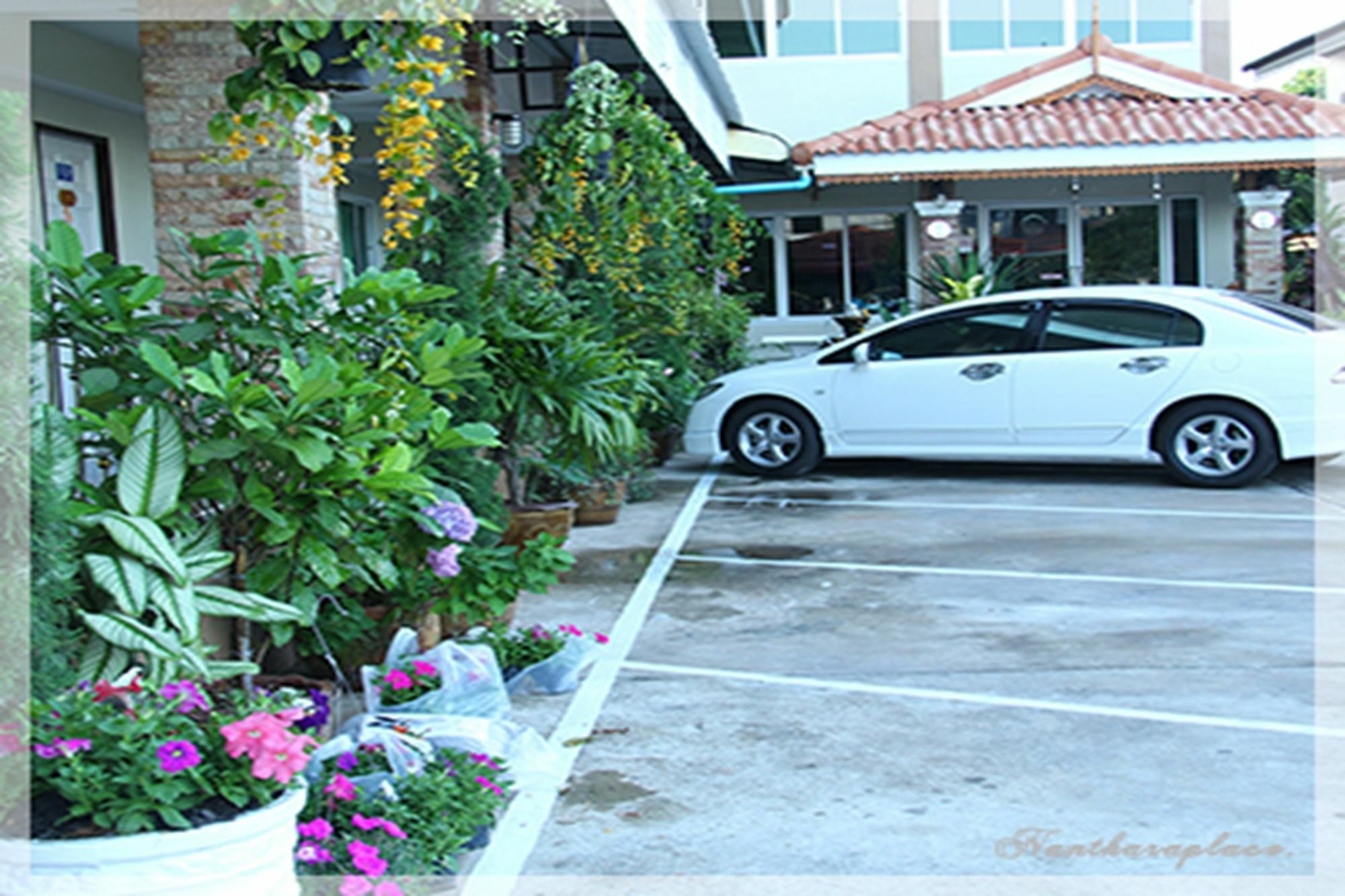Nan Thara Place Exterior photo